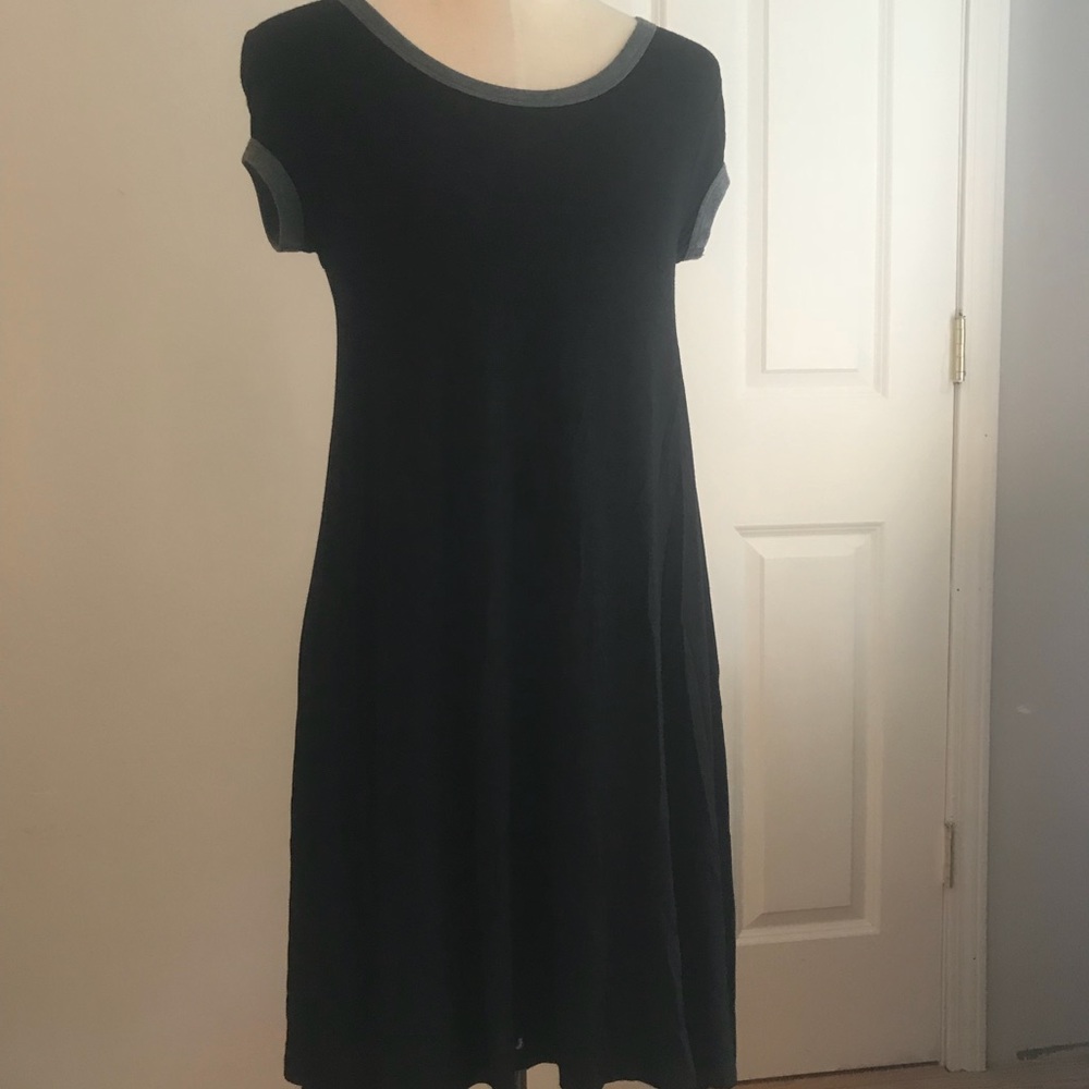 SO short sleeved black dress with gray collar